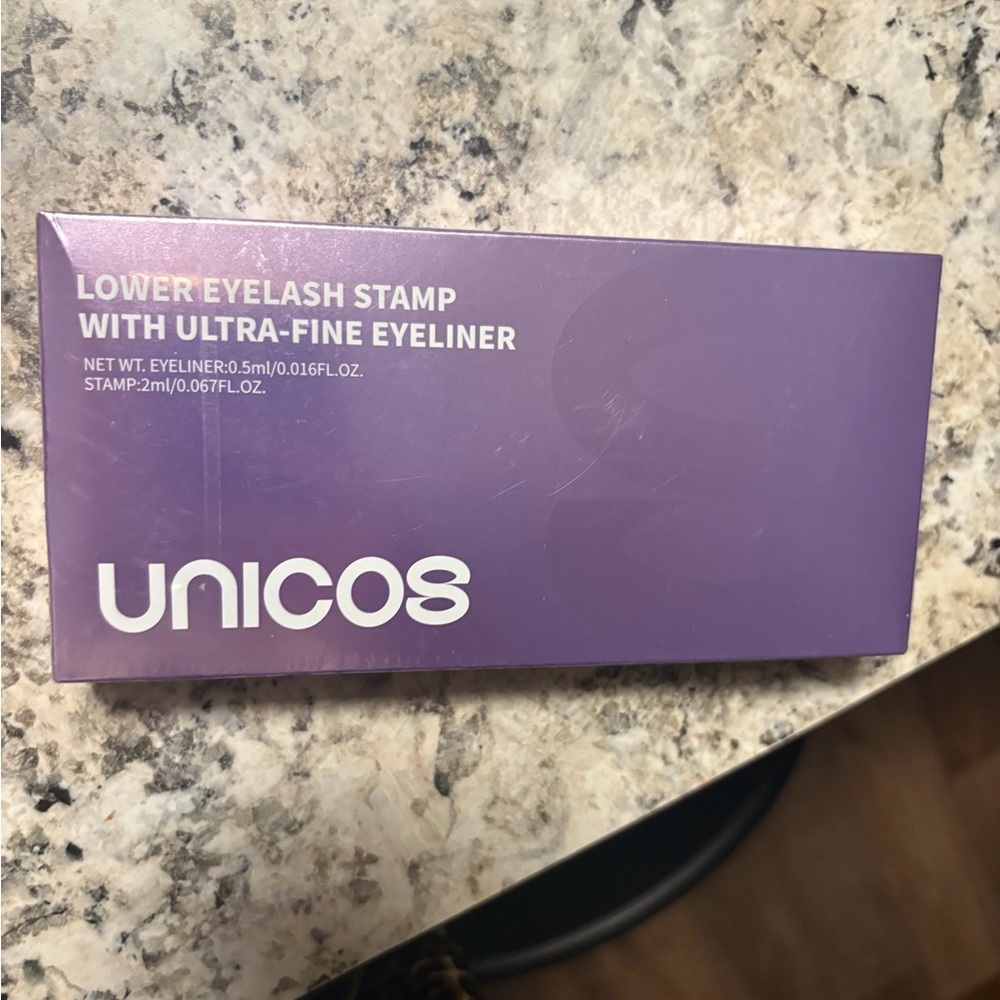 Unicos Lower Eyelash Stamp with Ultra-Fine Eyeliner